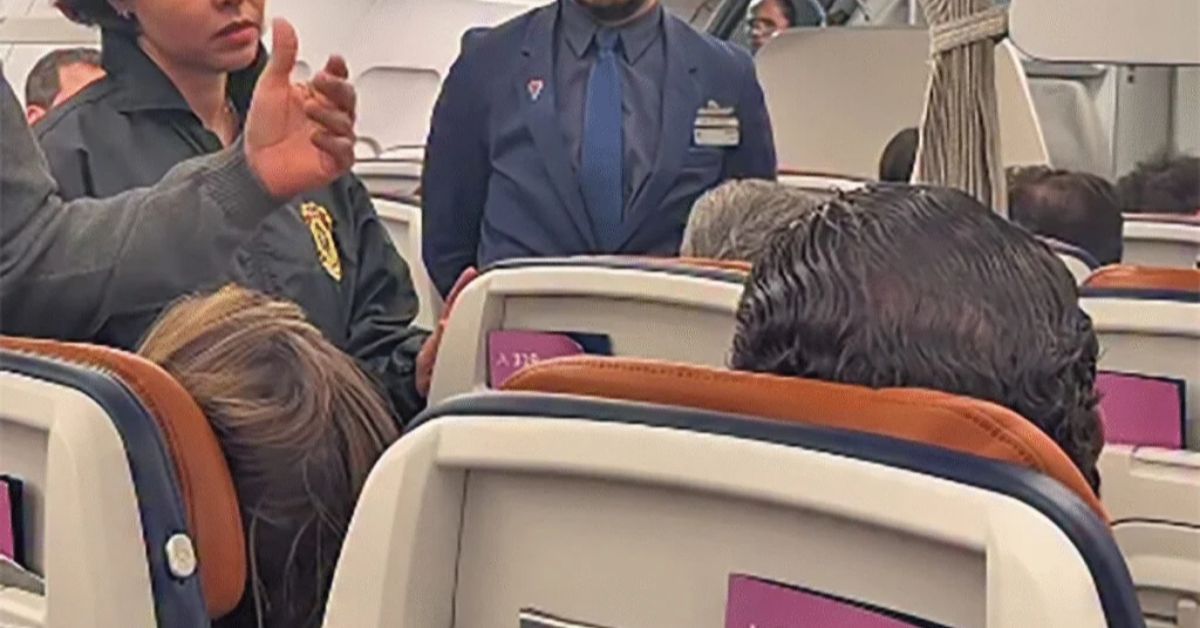A confusão entre passageiros e policiais federais atrasou a decolagem