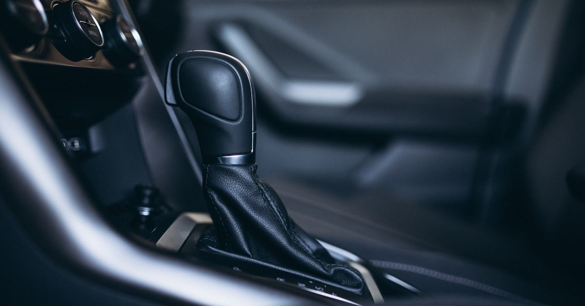 Mercado de usados oferece opções de carros automáticos a partir de R$ 50 mil; manutenção do câmbio é essencial.