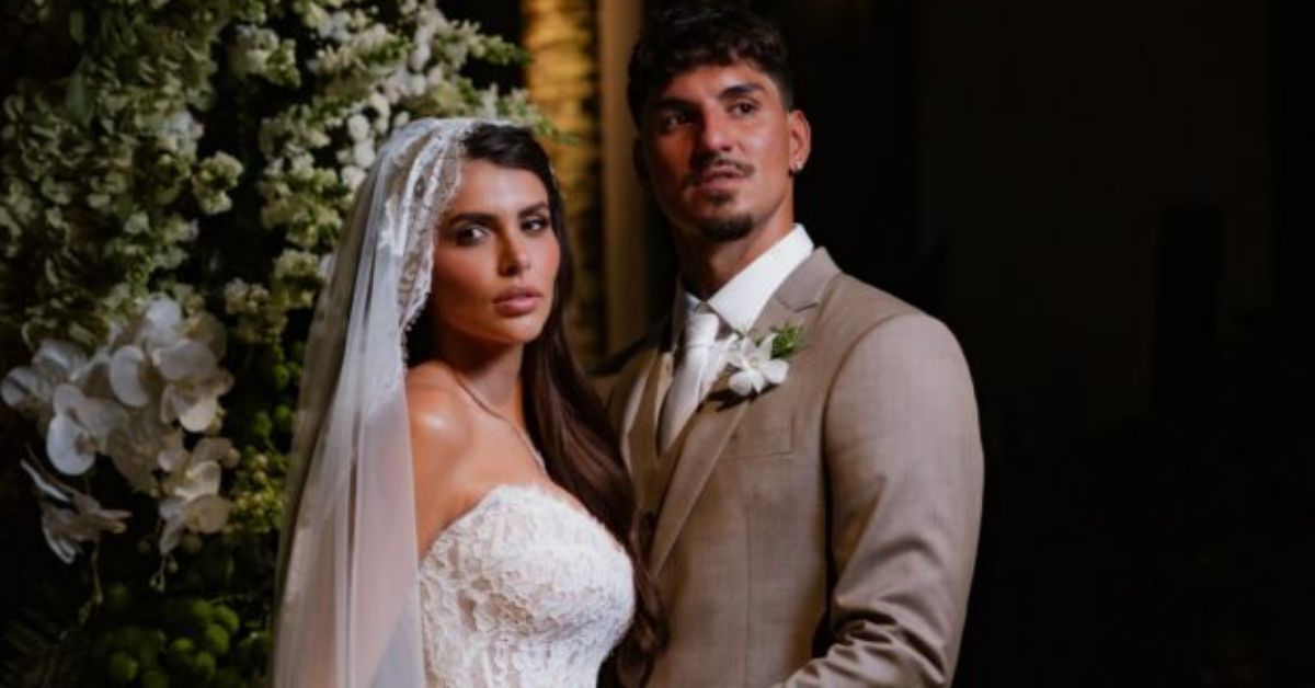 A notícia contrasta com a celebração vivida na última quinta-feira (30), quando Medina e Isabella se casaram em uma cerimônia intimista na praia de Paúba, em São Sebastião, no litoral norte de São Paulo. Durante os votos, o surfista surpreendeu familiares e amigos ao revelar que os dois esperavam o primeiro filho.