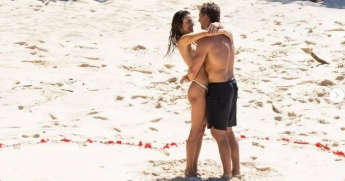 Ambrosio e o designer de joias e ex-modelo australiano estão juntos desde o final de 2024.