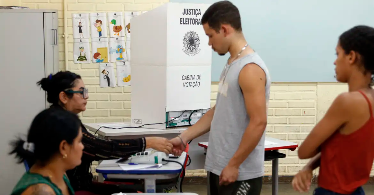 O eleitorado jovem brasileiro encolheu 22% entre 2010 e 2026, enquanto o Pará aparece entre os estados com maior proporção de eleitores de até 24 anos, com 16%.
