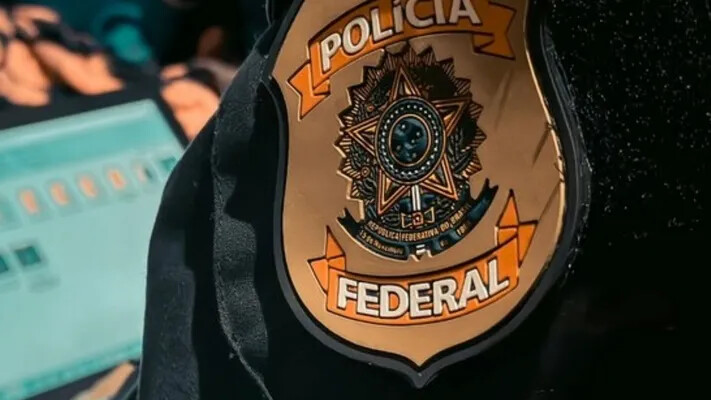 Polícia Federal desencadeia a Operação Arena para investigar lavagem de R$ 1 bilhão em apostas; mandados de busca e apreensão são cumpridos em cinco estados.