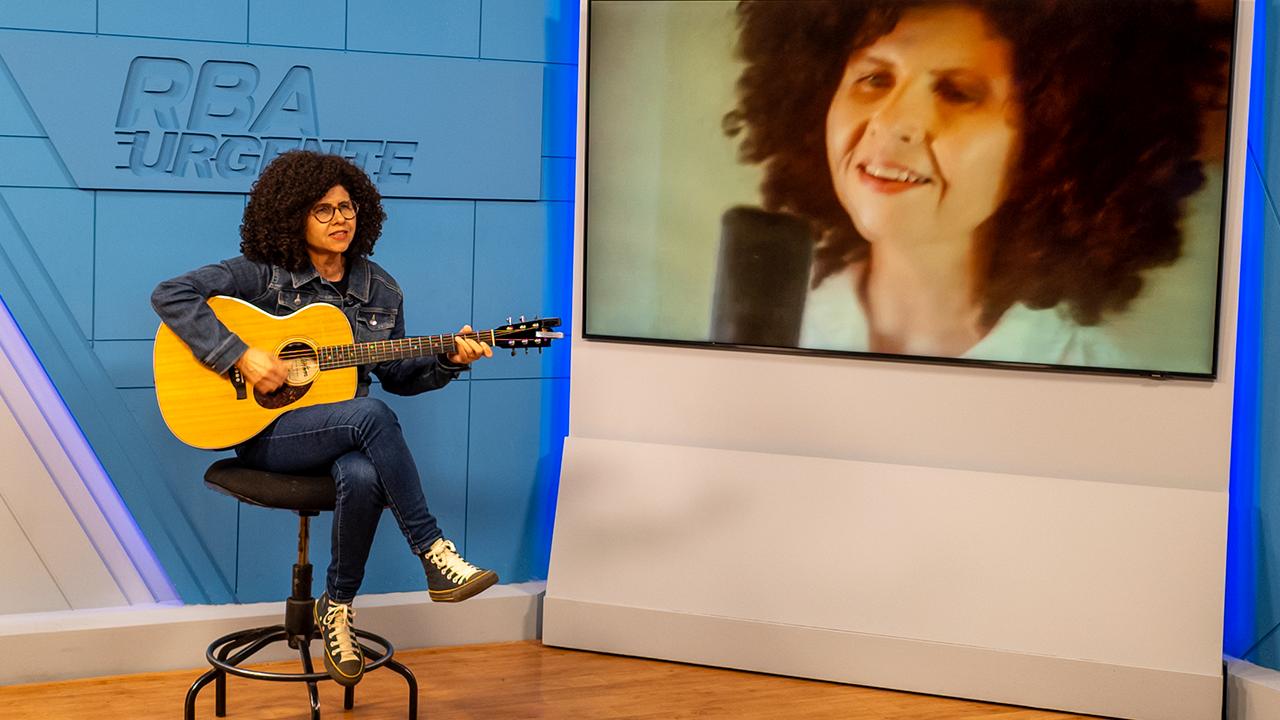 Roberta Campos cantou sucessos da carreira e convidou o público para o show deste sábado (8) em Belém.
