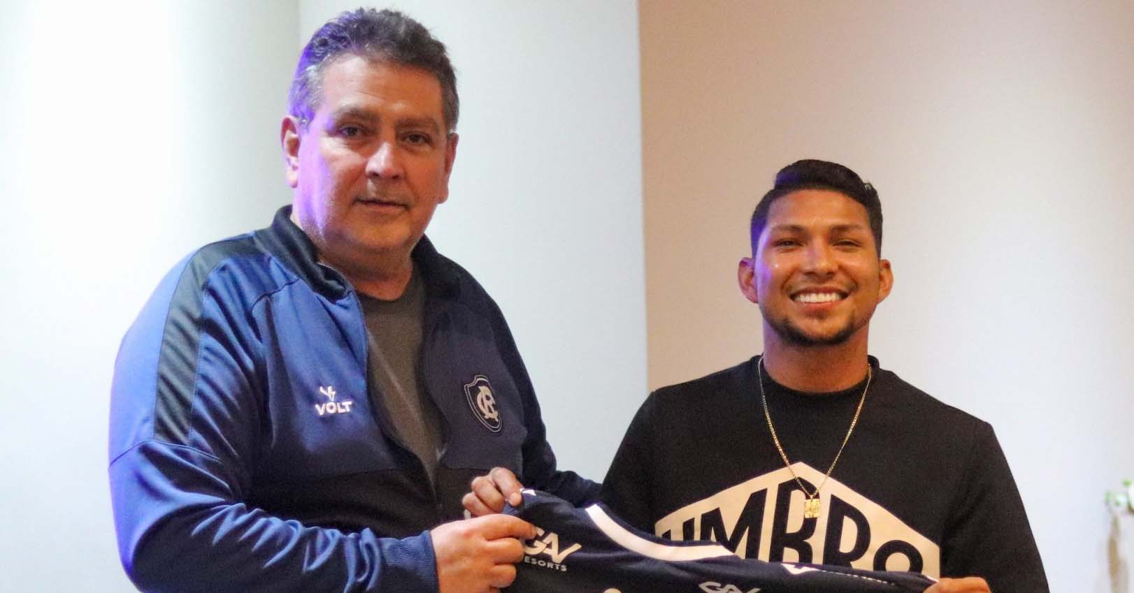 Rony está em casa, porém defendendo um novo clube