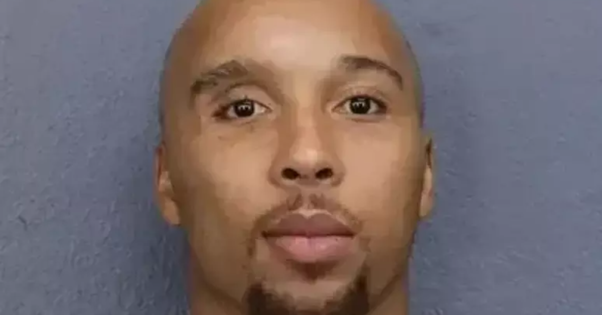 Ex-jogador da NFL Stedman Bailey foi preso na Flórida por suspeita de ato sexual em um shopping. O ex-atleta do St. Louis Rams e a companheira foram liberados após pagamento de fiança.