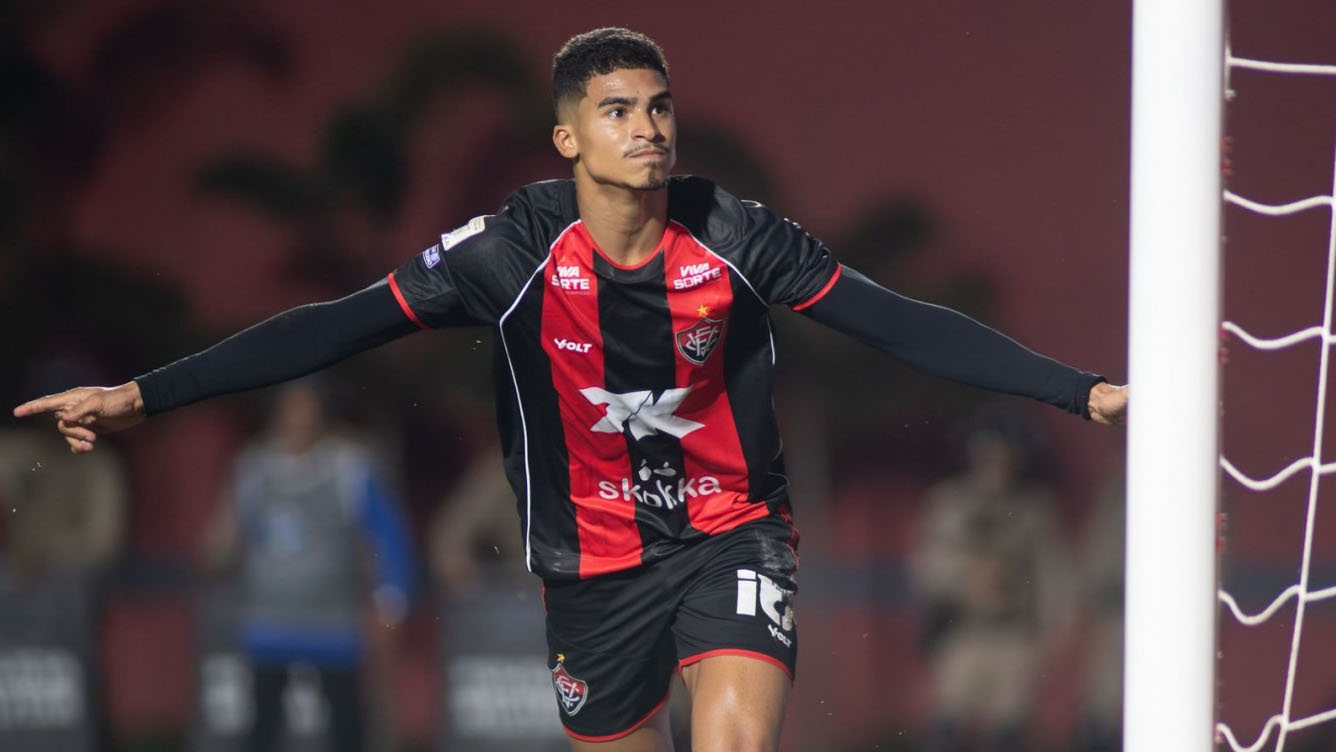 Vitória brilha na Copa do Brasil! Goleada por 4 a 0 sobre o Athletico-PR e classificação para as quartas.