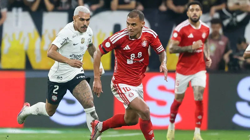 Corinthians vence Internacional por 2 a 1, mas é eliminado na Copa do Brasil.