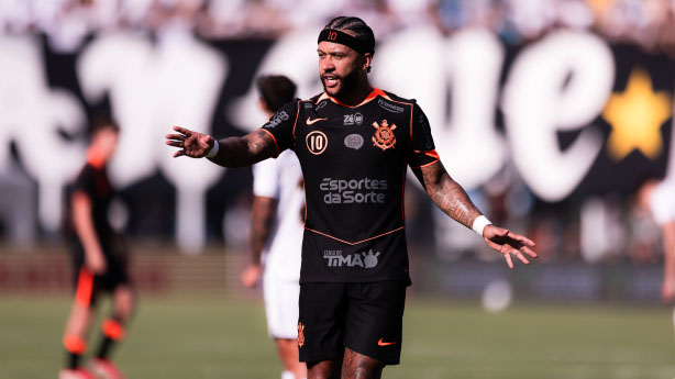 Memphis Depay é destaque no mercado. Cruzeiro, Fluminense e Vasco querem o atacante holandês.