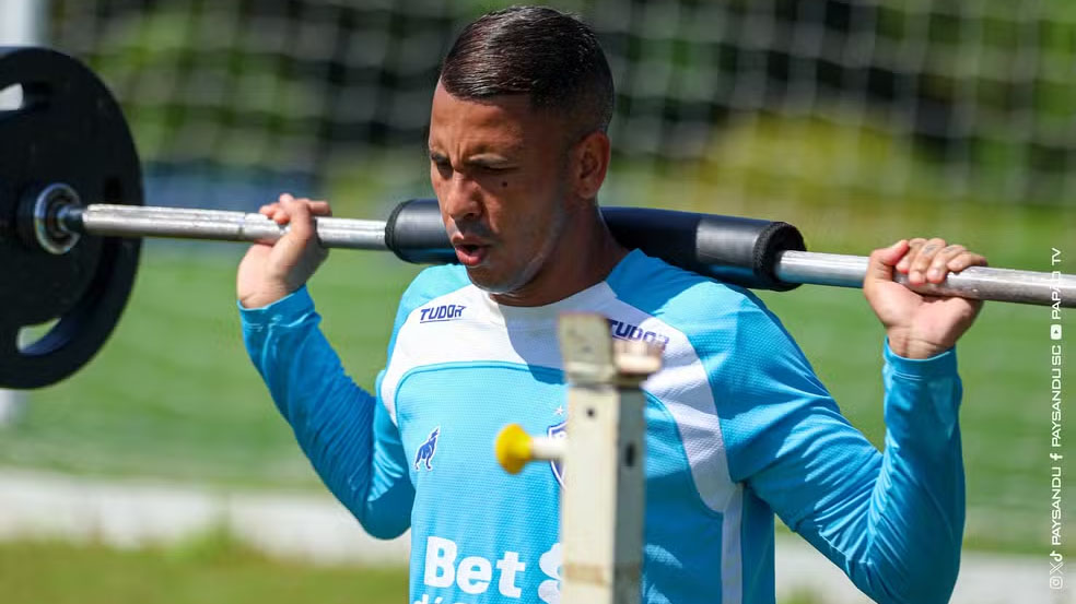 Frente ao lanterna, a pressão é total! Veja como Radsley vê a importância do jogo e o que o Paysandu precisa para vencer.