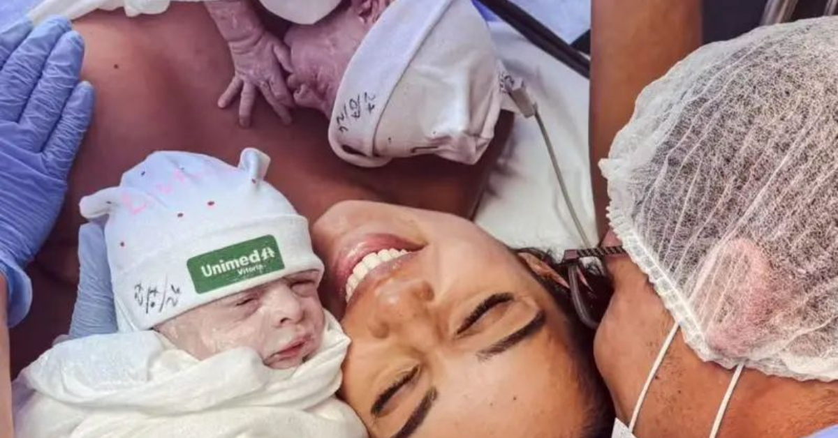 Parto de gêmeos emociona família em Vitória (ES): Lavínia e Levi nasceram no dia 27 de julho, após 37 semanas e dois dias de gestação.