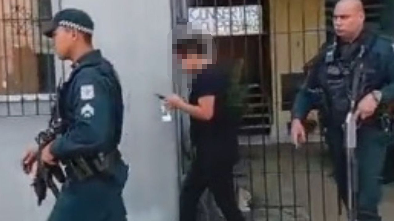 A situação chamou atenção e revoltou moradores do residencial que se indignaram com a atitude da mulher e a ameaçaram. A Polícia Militar foi acionada e encaminhou a suspeita para esclarecimentos.