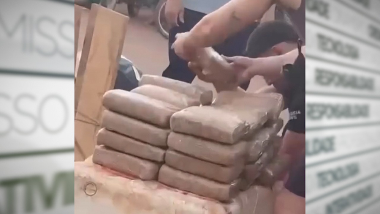 Acidente em Medicilândia, no Pará, expõe carga de drogas; motociclista é procurado pela polícia.