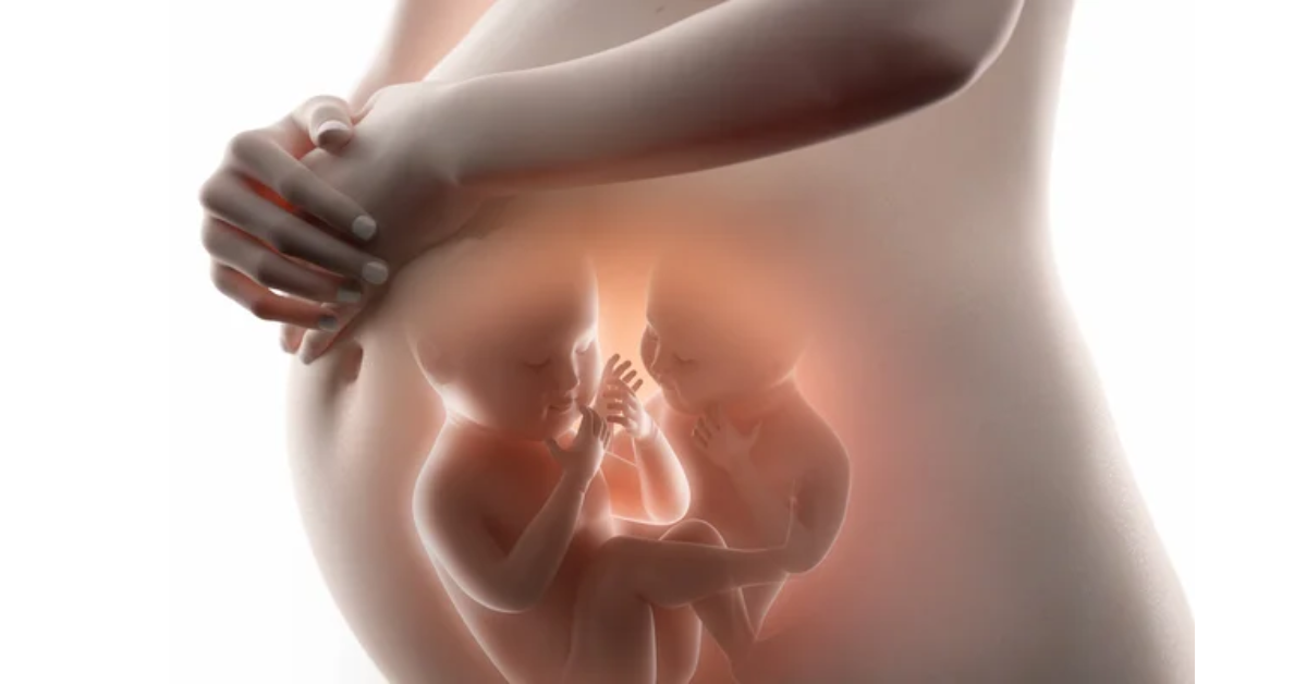 Superfetação é um fenômeno extremamente raro em que uma nova concepção ocorre durante uma gestação já iniciada; acompanhamento médico é fundamental para avaliar o desenvolvimento dos bebês.