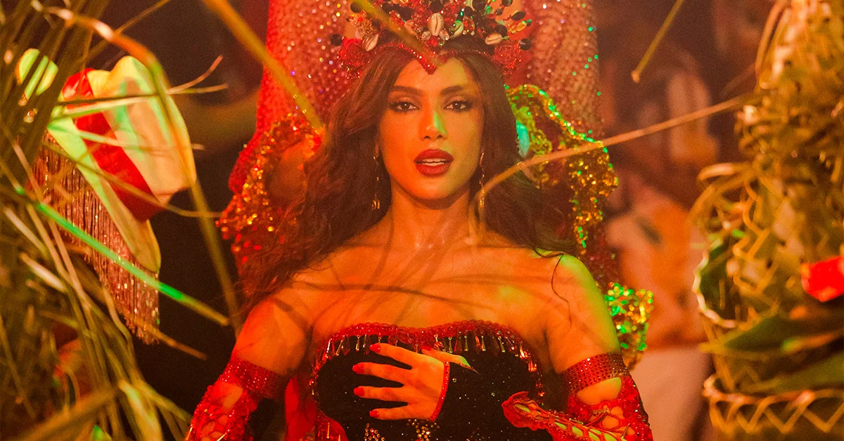 Anitta foi coroada rainha de bateria da Grande Rio durante evento na quadra da escola, em Duque de Caxias, no Rio de Janeiro.