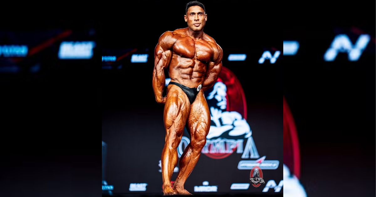 Ramon Dino terminou em terceiro lugar no Mr. Olympia 2026, na Classic Physique, e não conseguiu repetir o título conquistado em 2025.