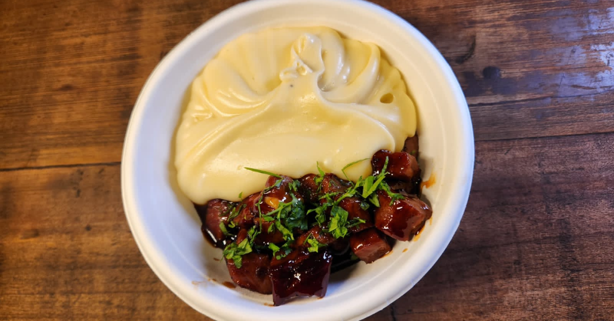 Aligot com picadinho é a receita de Alex Atala que combina purê de batata com queijos e filé-mignon em cubos.