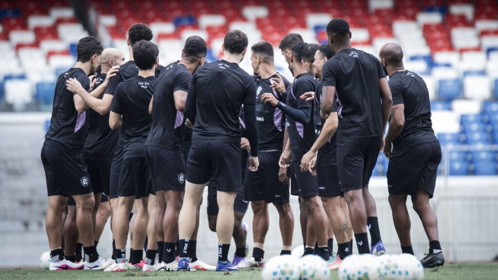 Veja quais jogadores foram relacionados pelo Remo para o desafio contra o Grêmio, incluindo o retorno do artilheiro Jajá e novidades na equipe.