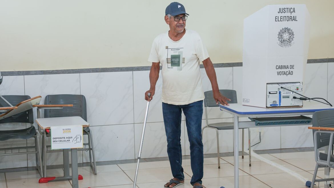 Descubra quem tem direito à prioridade na fila de votação e como evitar constrangimentos nas Eleições 2026.