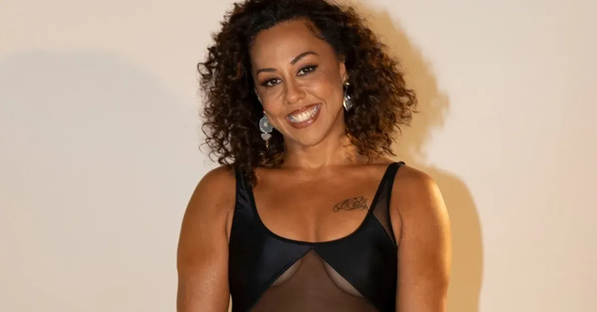 Evelyn Castro contou nas redes sociais o episódio inusitado envolvendo um funk proibidão durante o velório do tio.