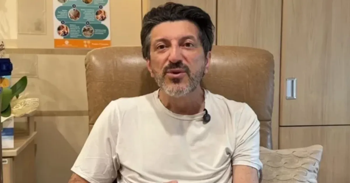 Lito Sousa deixou o hospital e passou a receber cuidados em casa após diagnóstico de doença rara; residência foi adaptada para oferecer atendimento de home care 24 horas.