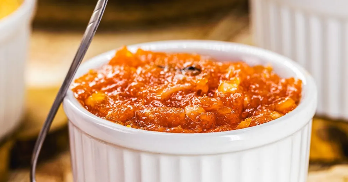 O doce de abóbora com coco é uma sobremesa tradicional, fácil de preparar e que combina com queijo fresco ou meia-cura.