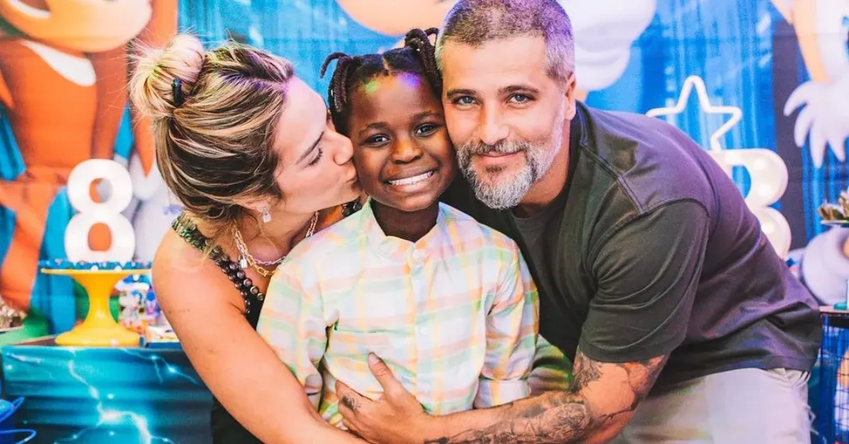 Bless faz sua estreia em novela como Cayman II na infância, em cenas de A Nobreza do Amor; a estreia de Bless em novela emocionou a mãe, Giovanna Ewbank, que acompanhou o filho durante as gravações.
