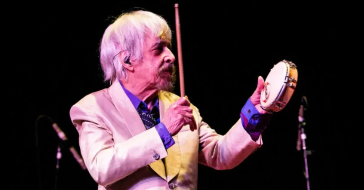 Benito di Paula morreu aos 84 anos, em São Paulo. A morte do cantor provocou homenagens de Bell Marques, Mumuzinho e outros artistas, que celebraram seu legado na música brasileira.