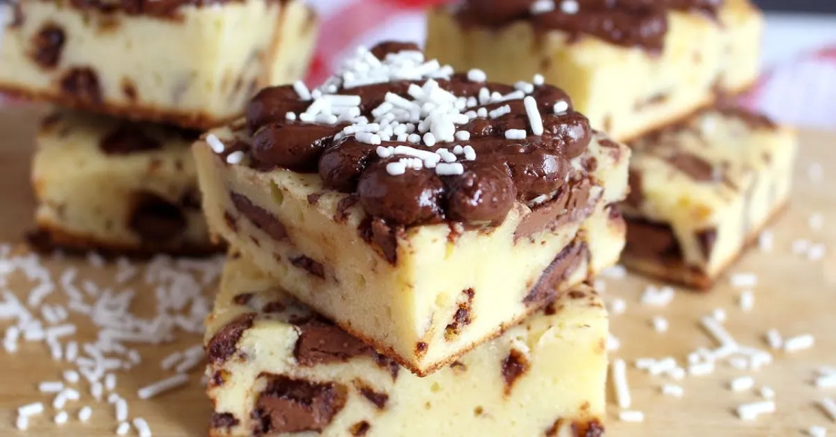 Brownie de leite Ninho com chocolate branco, casquinha crocante e massa úmida; confira a receita fácil para preparar a sobremesa em casa.