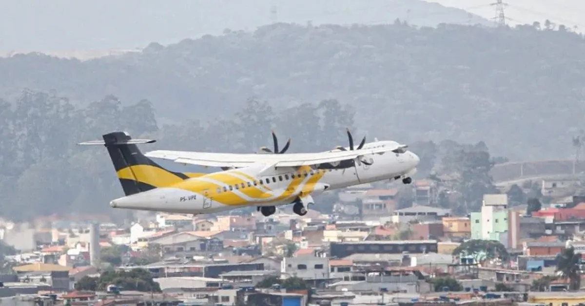 Avião da empresa Voepass decolando no aeroporto de Guarulhos-SP