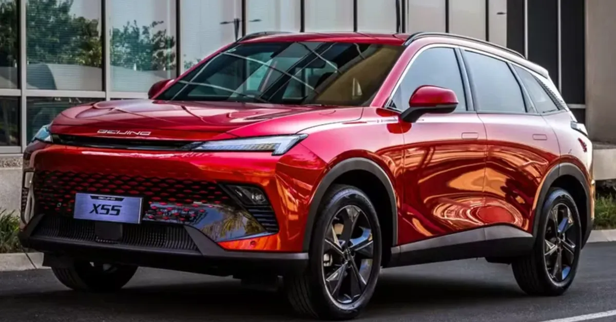 A BAIC prepara sua chegada ao Brasil com elétricos ainda em 2026 e um projeto de híbrido flex em parceria com a Bosch, previsto para chegar ao mercado em 2028.