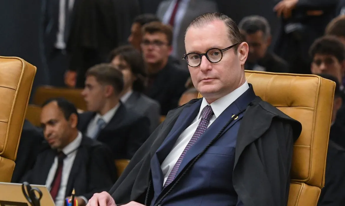 Ministro Zanin nega liminar para CPI do Banco Master. Analise o contexto e as possíveis consequências desta decisão do STF