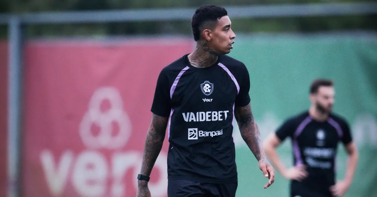 Alef Manga aparece como principal opção para a vaga de Jajá, que sofreu uma lesão e está fora do jogo contra o Coritiba nesta segunda-feira (31/08).
