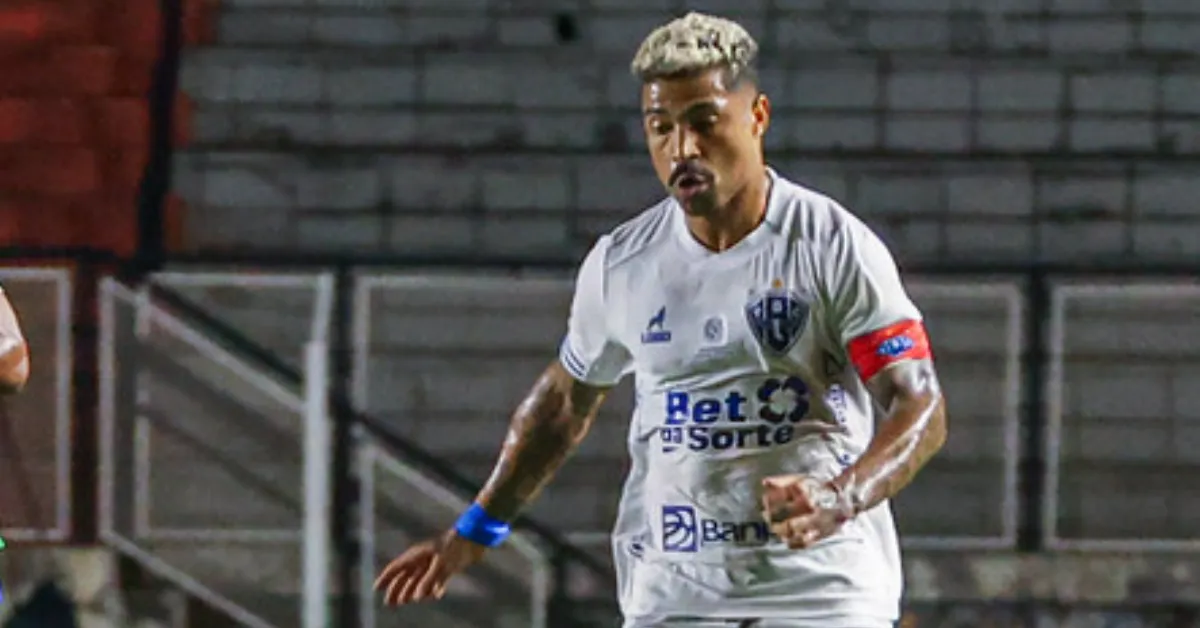 O Paysandu enfrentou a Inter de Limeira com a marca da Bet da Sorte na camisa; patrocínio ainda estava dentro do prazo de transição definido pelo governo federal para retirada das bets dos uniformes.