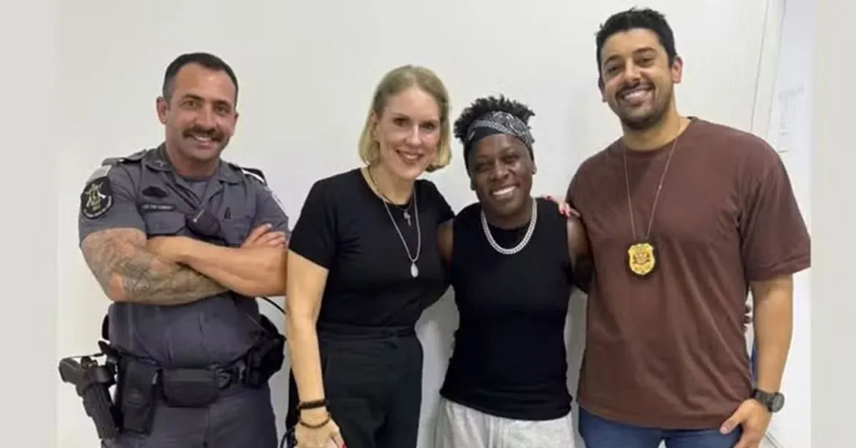 Apesar de a placa não apresentar irregularidades visíveis, a consulta realizada pelos policiais identificou que o carro tinha registro de furto