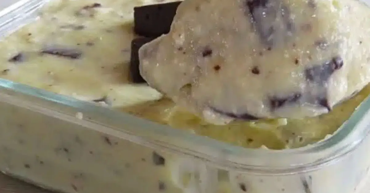 Gelado cremoso de abacaxi delicioso