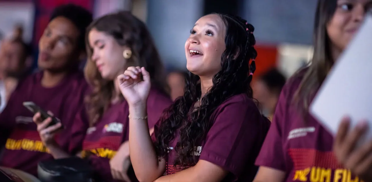 Uma câmera nas mãos de um jovem pode significar muito