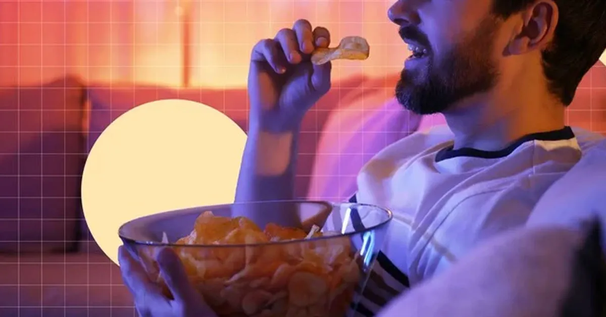 Pessoas que costumavam comer tarde da noite apresentaram um risco 28% maior de cirrose