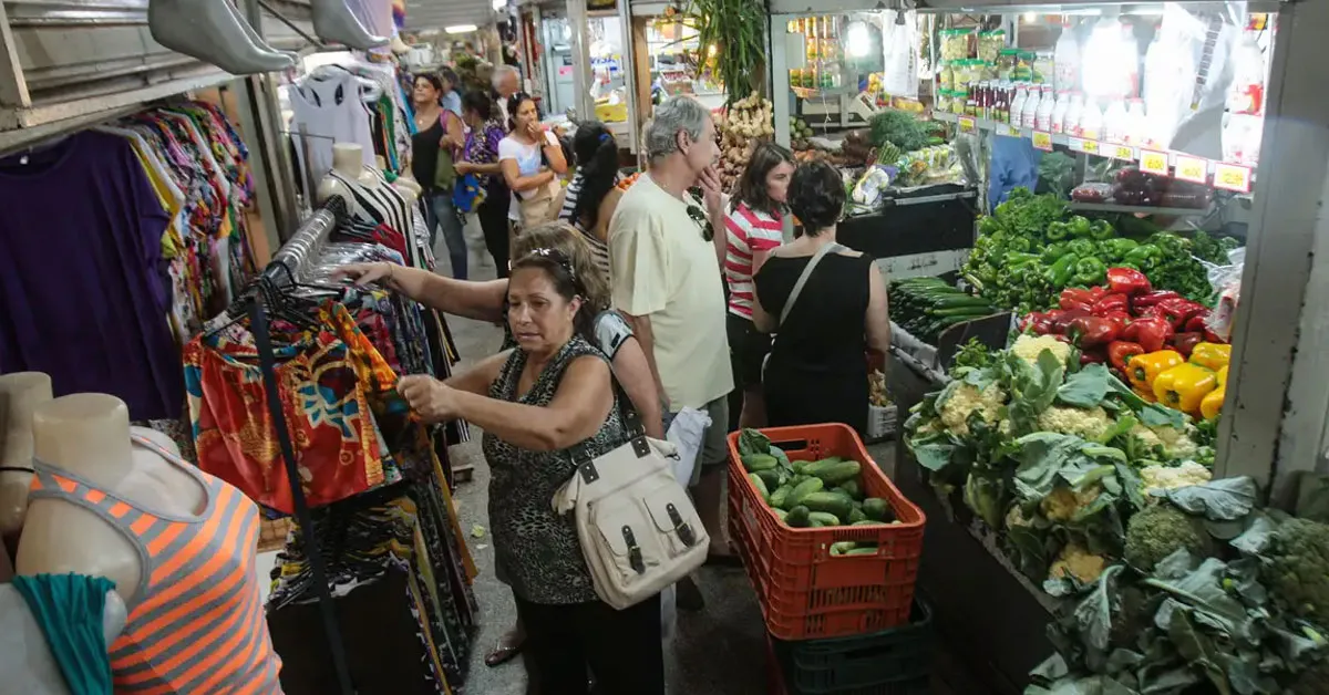Para as famílias de menor renda, esses recursos podem corresponder a quase metade do orçamento doméstico.