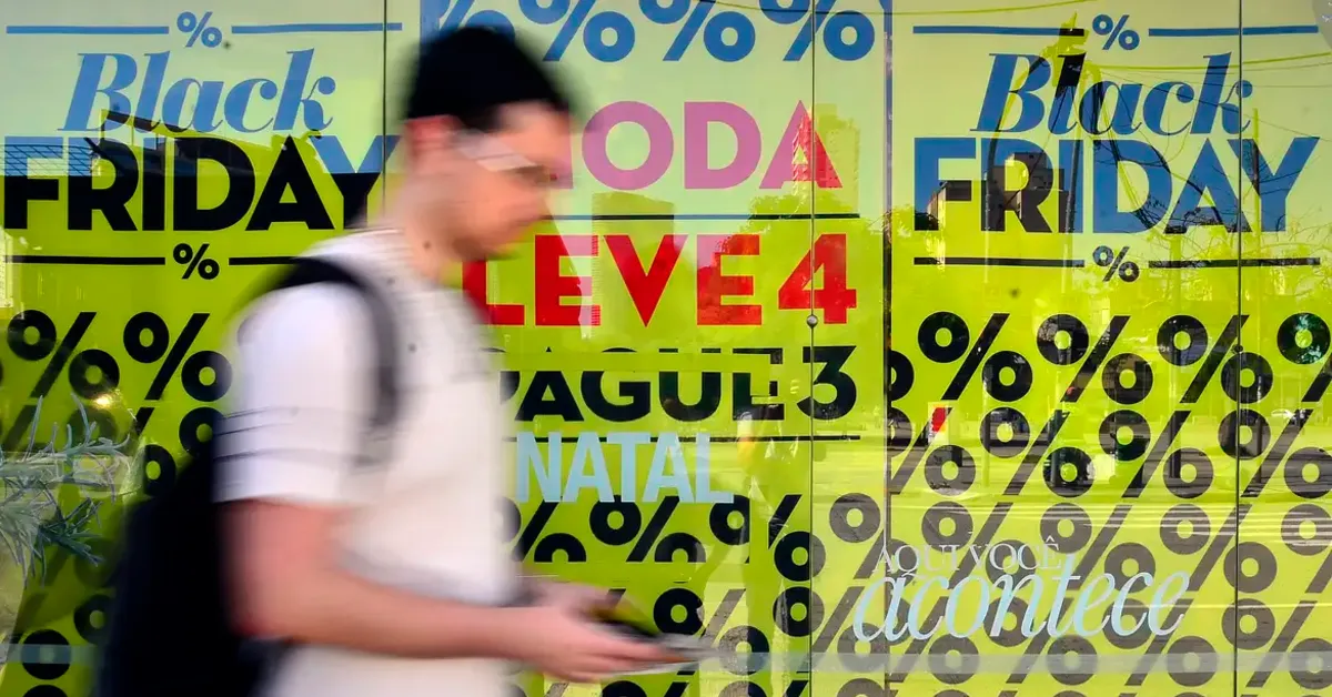 Levantamento com mais de 809 mil registros de preços identificou falsas promoções em 2026; saiba como comparar ofertas e evitar cair em descontos enganosos.