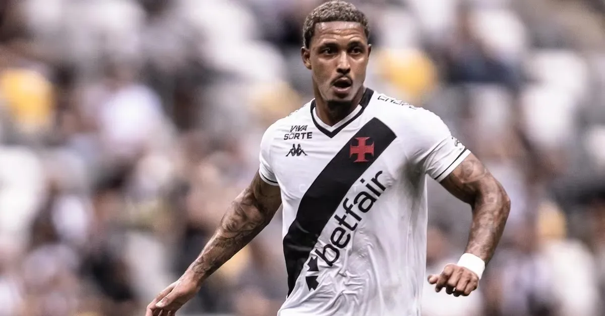 David, atacante do Vasco conhecido como DVD, é alvo de busca e apreensão na Operação A Tropa, que investiga uma organização criminosa suspeita de tráfico de drogas e armas e lavagem de dinheiro.