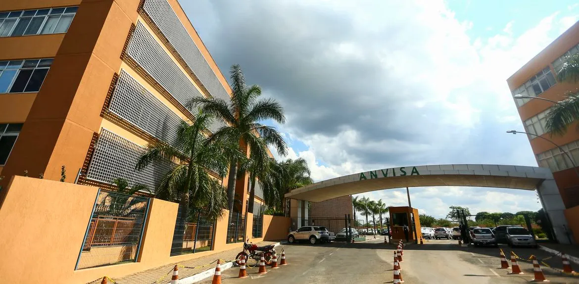 Anvisa determinou o recolhimento e a proibição da comercialização de produtos sem regularização sanitária ou com suspeita de falsificação.