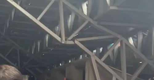 Estrutura cedeu e jogo segue paralisado