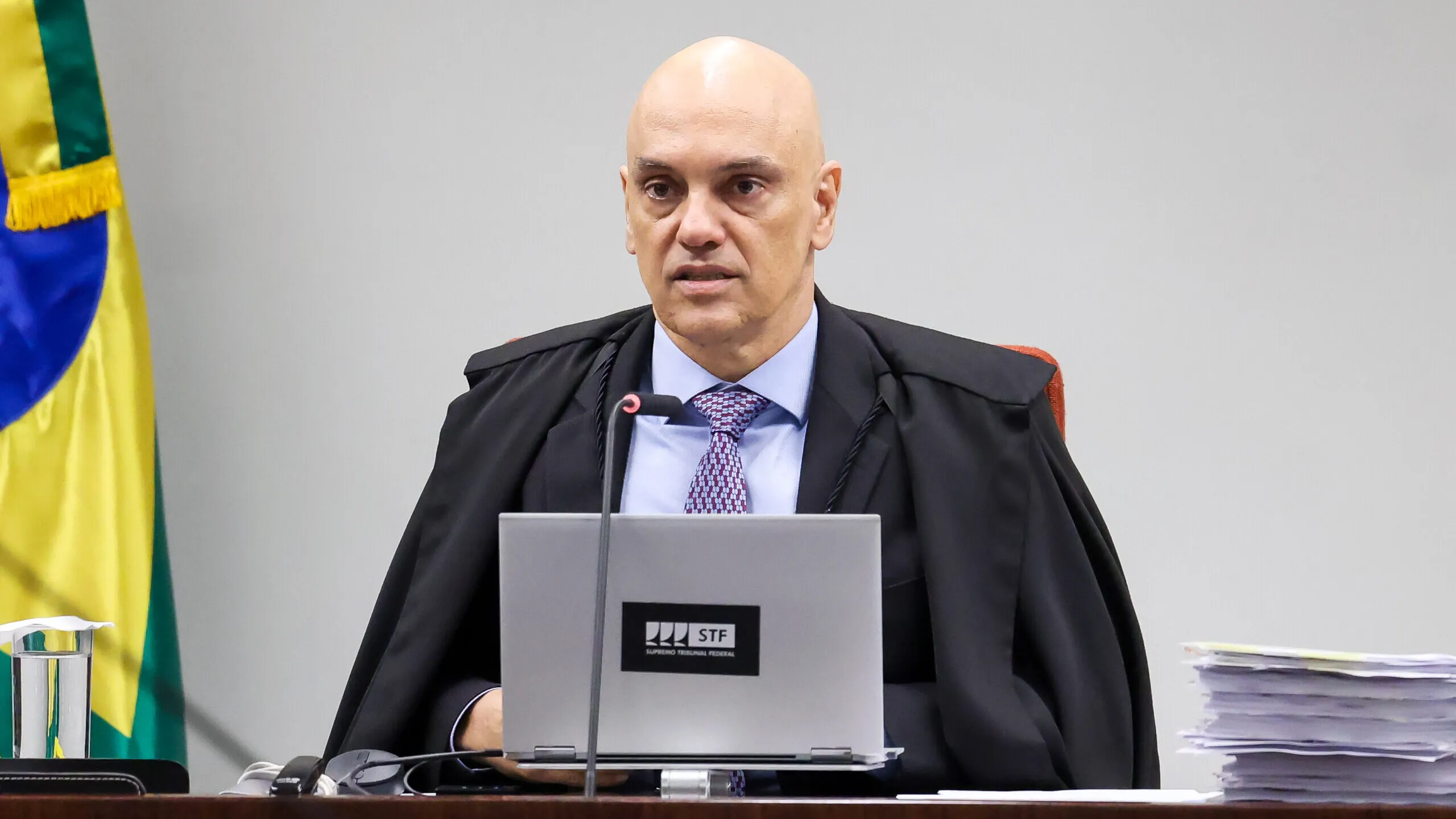 O ministro Alexandre de Moraes diz que o sistema eleitoral brasileiro 'faliu' e propõe reformas para fortalecer a democracia.