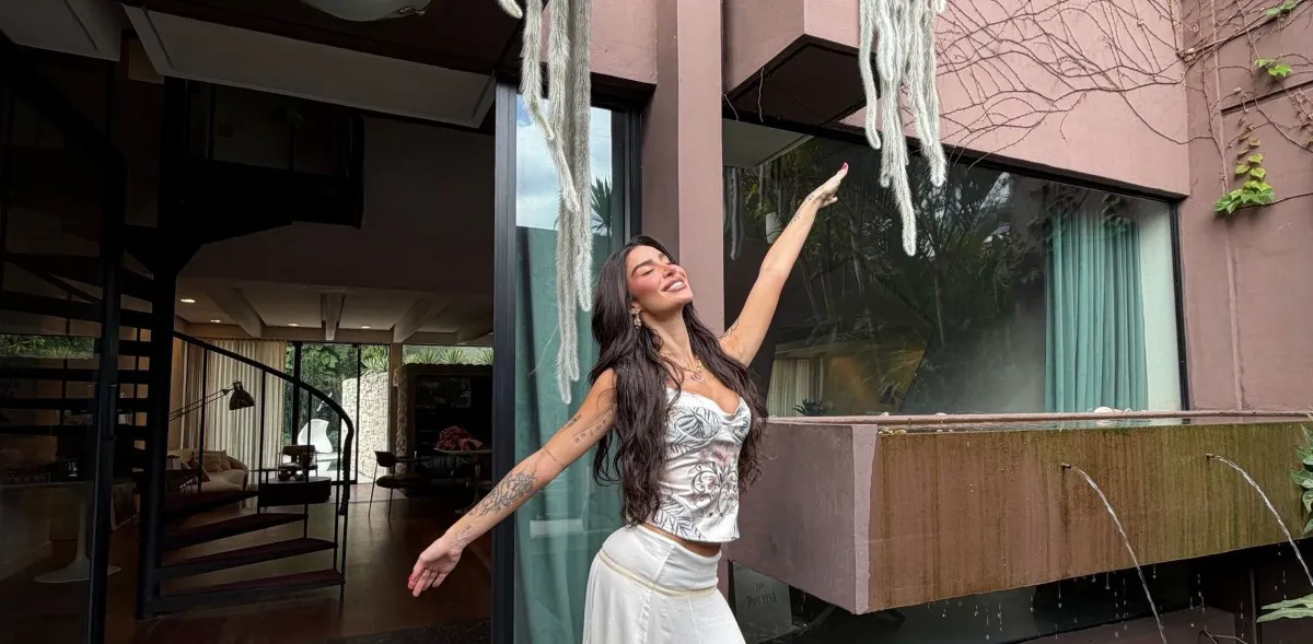 Bianca Andrade troca mansão em Cotia por imóvel de R$ 9 milhões em São Paulo para ficar mais perto da escola do filho e facilitar a rotina da família.