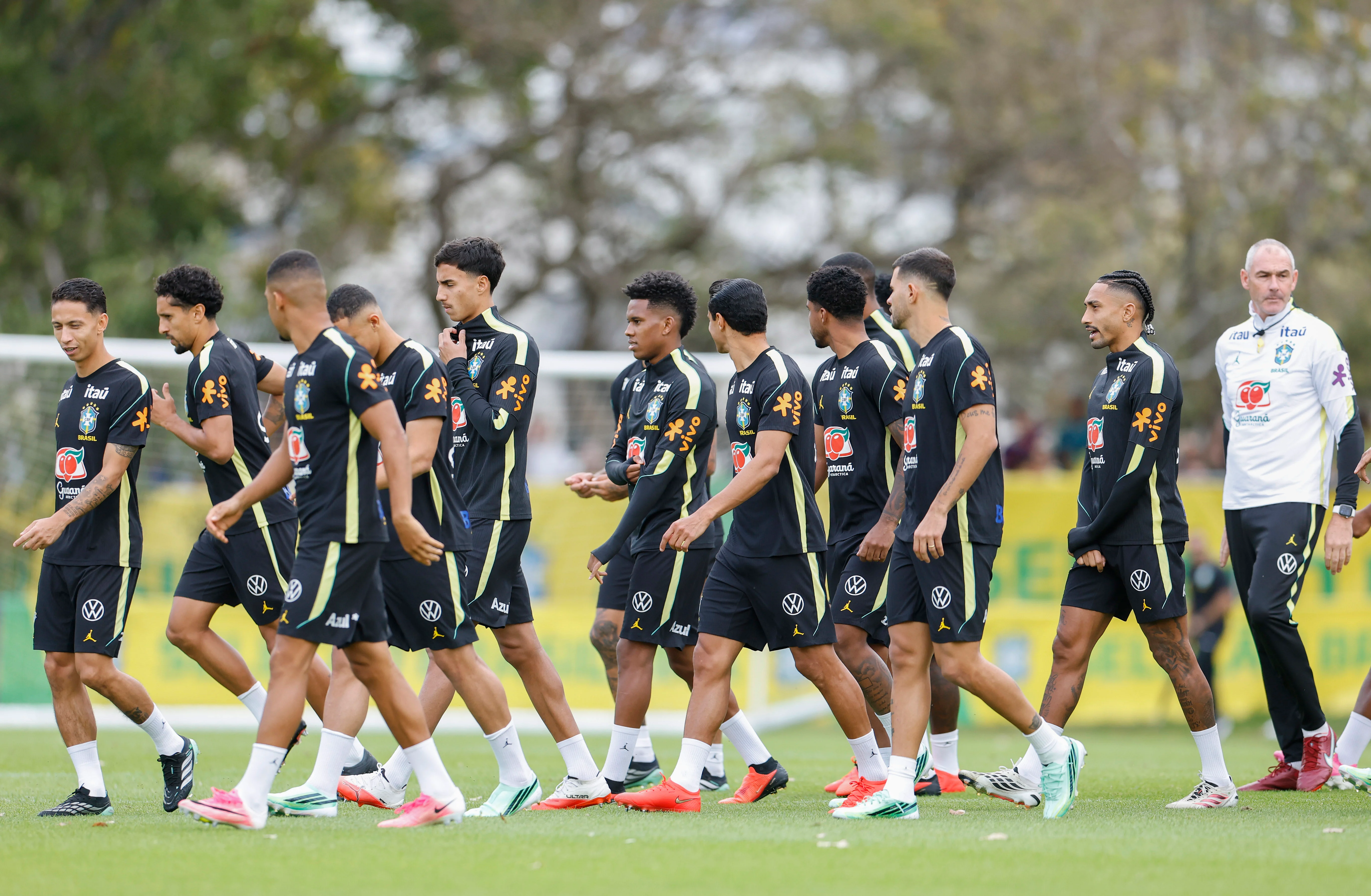 Carlo Ancelotti deve fazer sete mudanças na Seleção Brasileira para o amistoso contra a Austrália.
