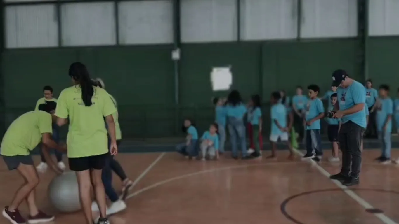 Evento nacional reuniu cerca de 250 crianças e jovens em oficinas de badminton, esgrima e futebol de cinco no núcleo Cidade Nova.