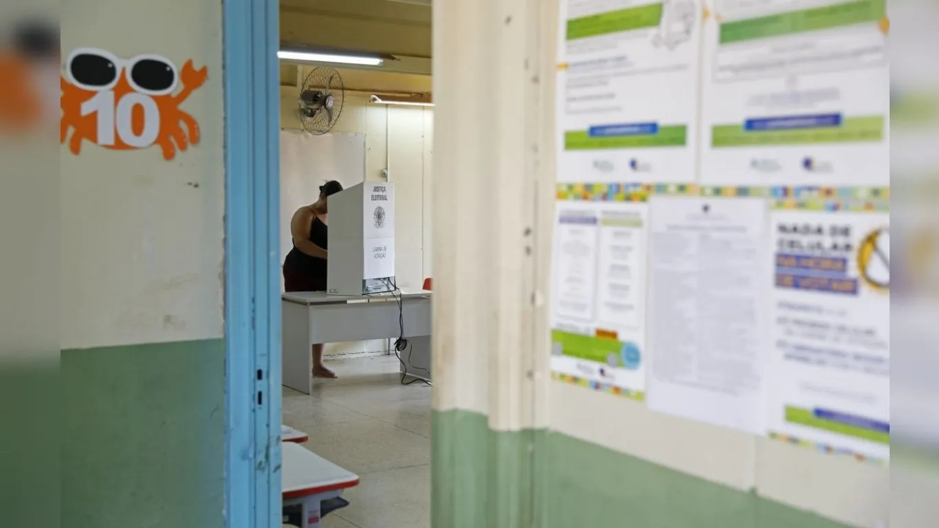 Eleitor que não estiver no município onde vota pode justificar a ausência pelo e-Título ou presencialmente