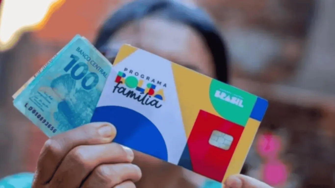Pagamento de agosto é liberado para beneficiários com NIS final 4; valor médio do benefício nacional atinge R$ 678,35.