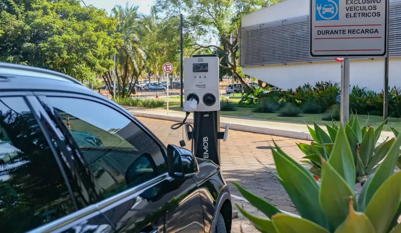 Imagem ilustrativa da notícia: Carro elétrico no condomínio: seu prédio está preparado?