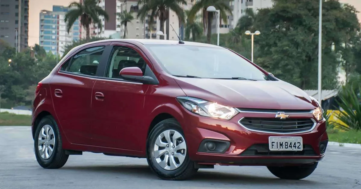 Comprar um carro usado por até R$ 50 mil ainda é possível. O Onix está entre as opções que podem aparecer nessa faixa.